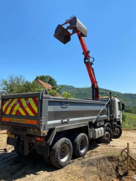 Camion cu macara si cupa